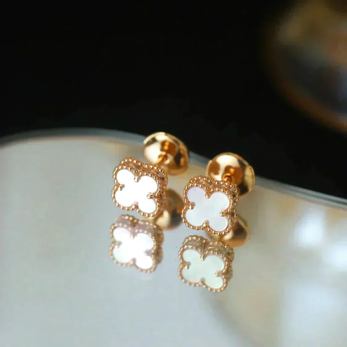 [Stellar Jewelry]CLOVER MINI 9.5MM WHITE MOP EARRINGS