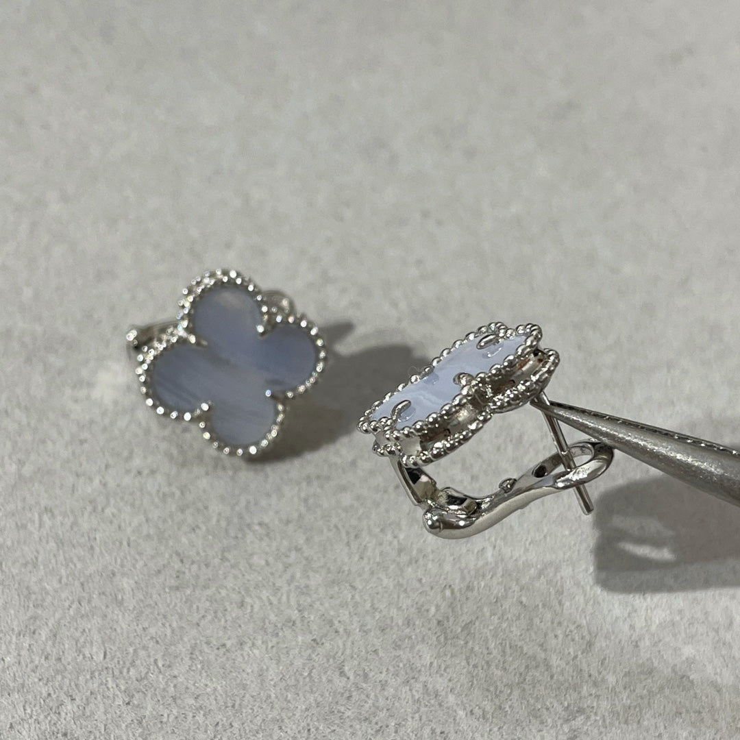 [Stellar Jewelry]CLOVER CHALCEDONY SILVER STUD EARRINGS