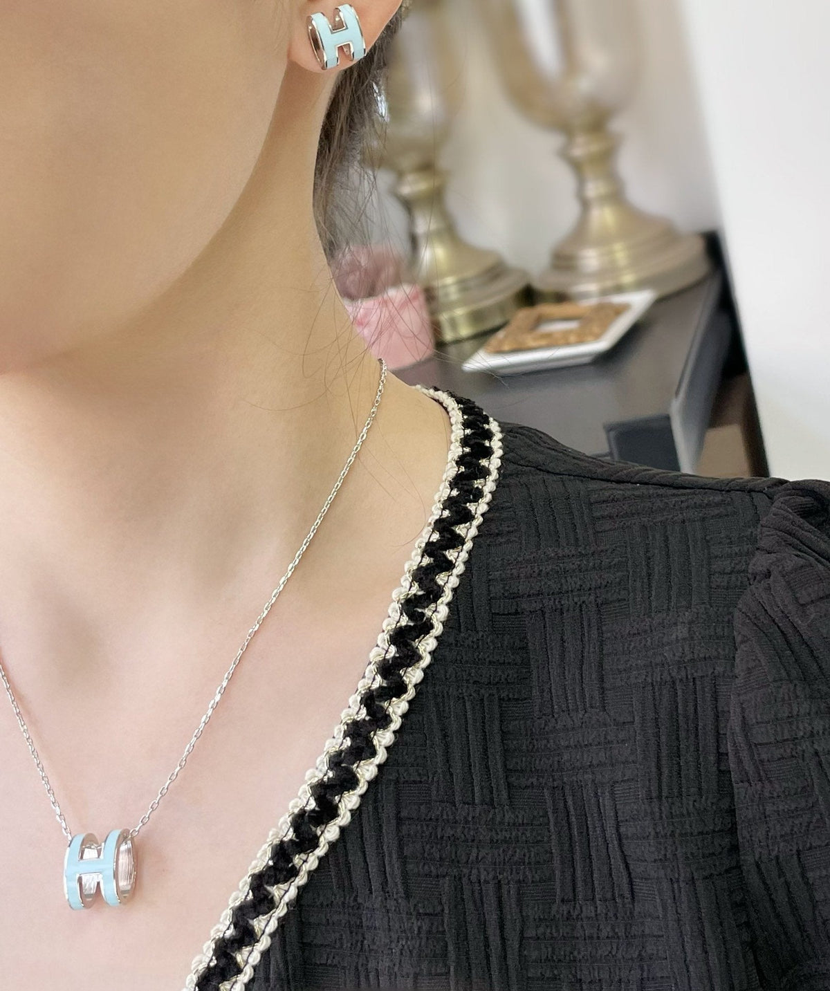 [Stellar Jewelry]POP H SKY BLUE STUD EARRINGS