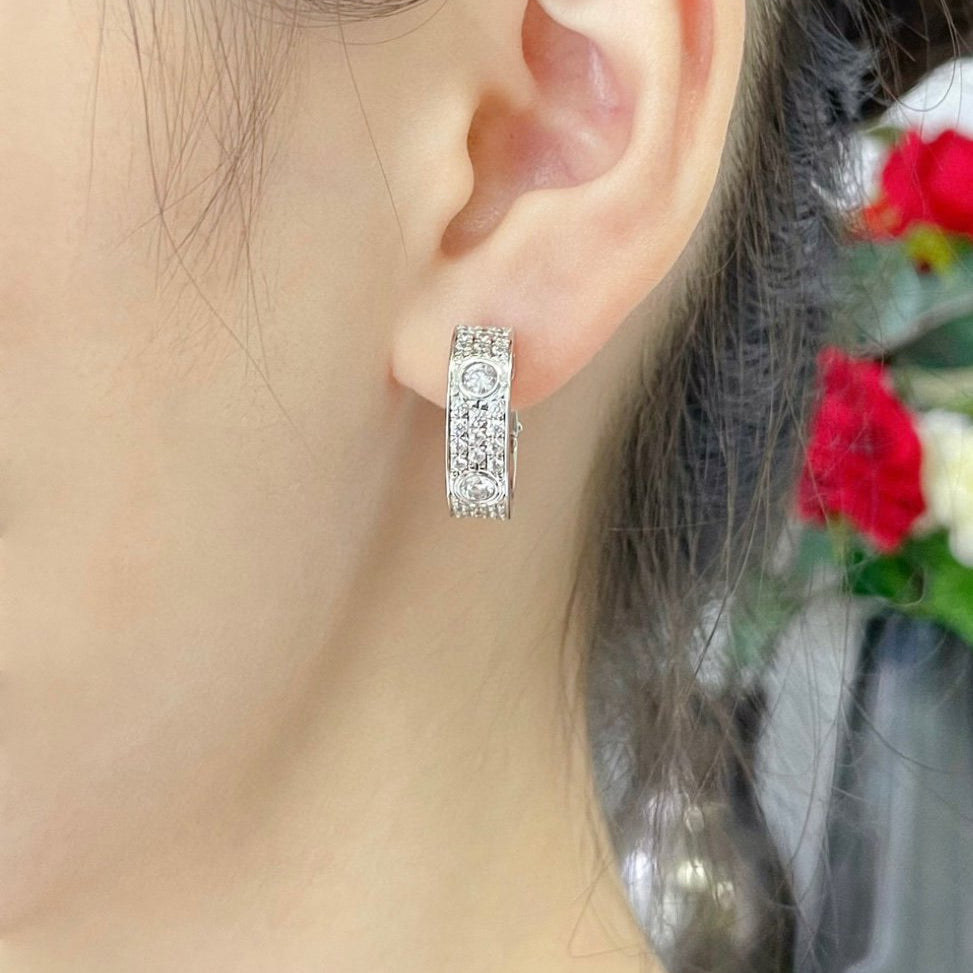 [Stellar Jewelry]LOVE 5.5MM DIAMOND PAVED EARRINGS