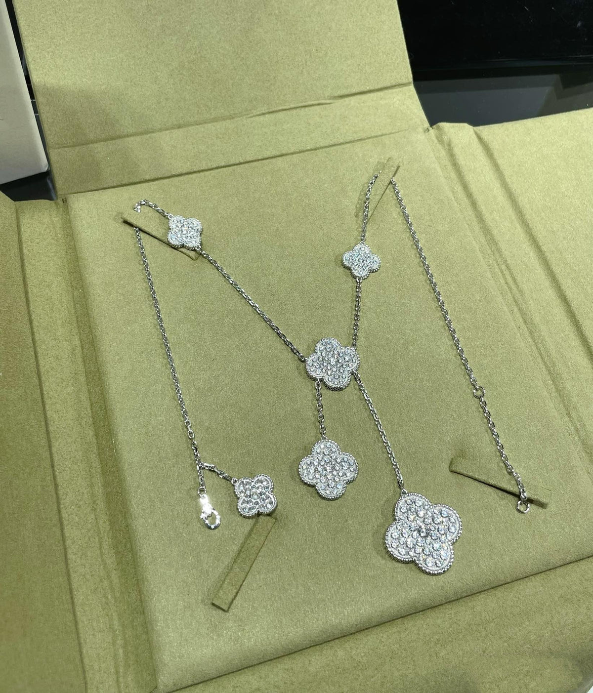 [Stellar Jewelry]CLOVER 6 MOTIF DIAMOND PAVED NECKLACE