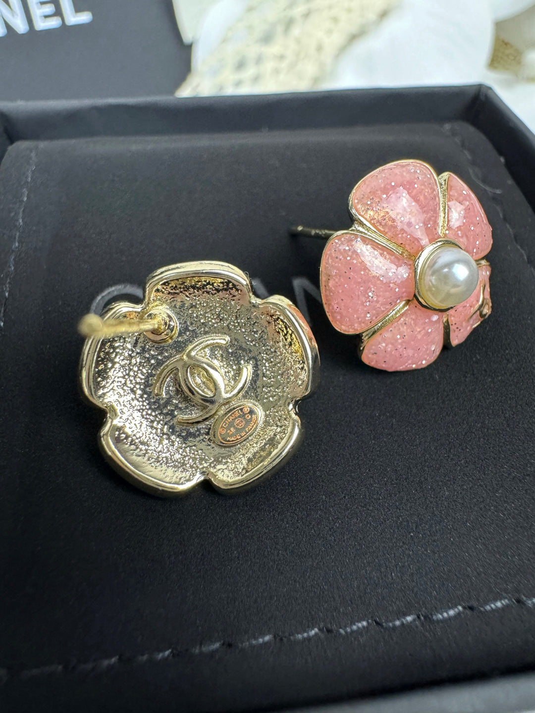 [Stellar Jewelry]26C Pink Camellia Pearl Enamel Stud Earrings