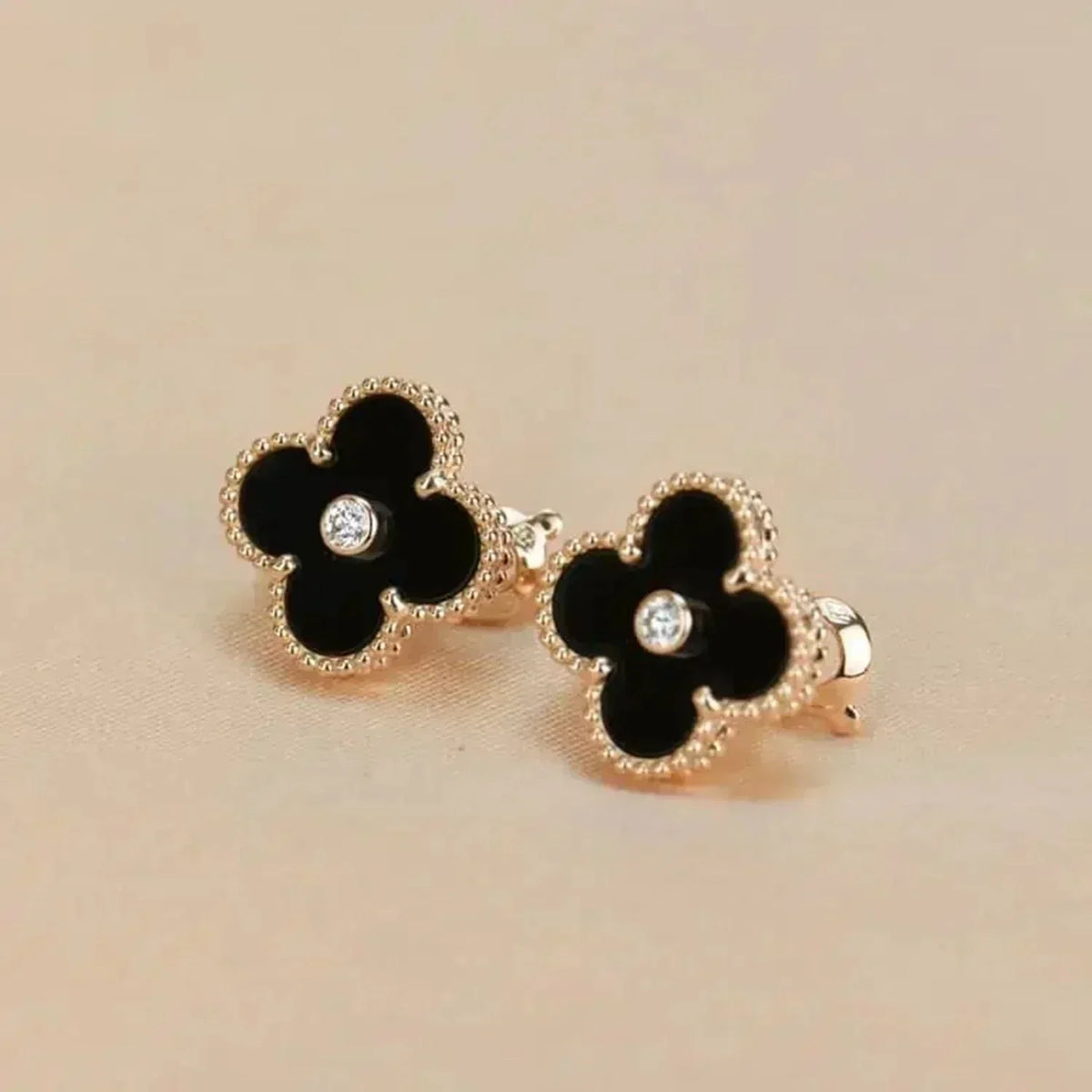 [Stellar Jewelry]CLOVER MEDIUM 1 MOTIFS ONYX DIAMOND EARRINGS