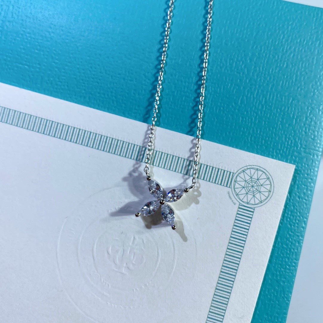 [Stellar jewels]PLATINUM AND DIAMOND VICTORIA PENDANT NECKLACE