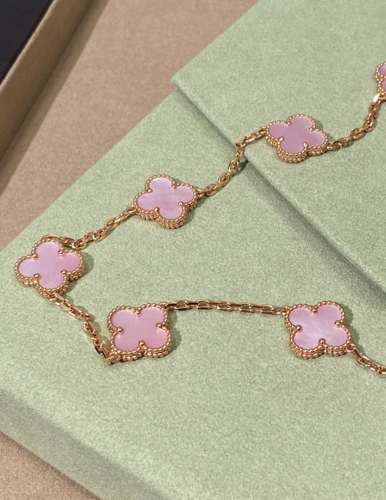 [Stellar Jewelry Jewellery] Pink Necklace with Ten Clover Designs