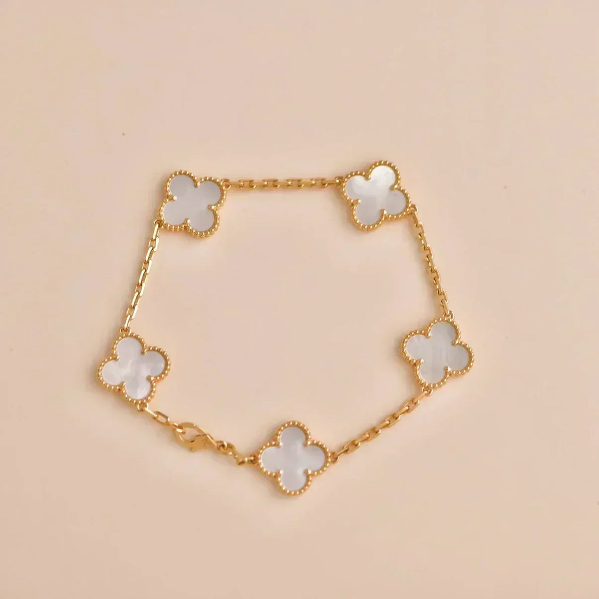 [Stellar Jewelry]CLOVER WHITE PEARL MOP 5 MOTIF BRACELET COLLECTION