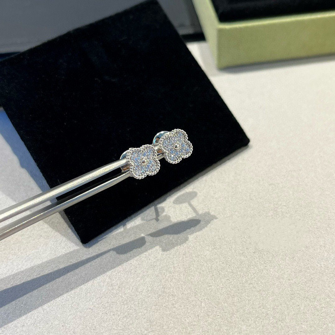 [Stellar Jewelry]CLOVER MINI DIAMOND STUD EARRINGS