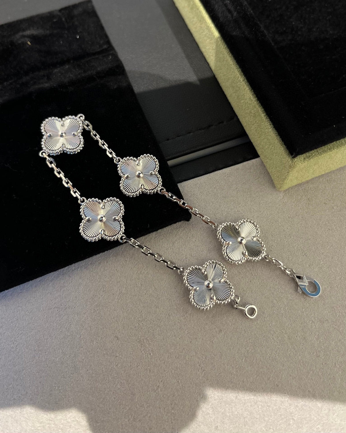 [Stellar Jewelry] CLOVER 5 MOTIF LASER BRACELET COLLECTION